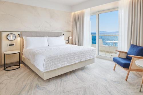 Elegant Room with King bed and Sea View