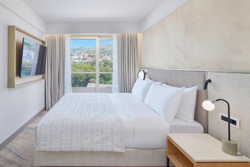 Junior Suite, 1 Bedroom Suite with Balcony and Park View