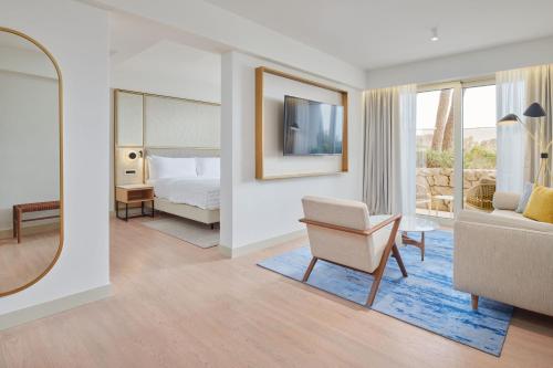 Junior Suite, 1 Bedroom Suite with Balcony and Park View