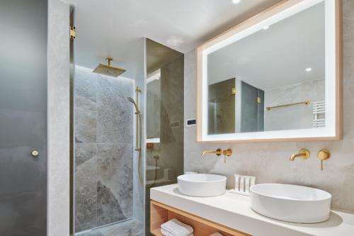 Terrace Suite,  2 Bedroom Suite with Jacuzzi and Sea View