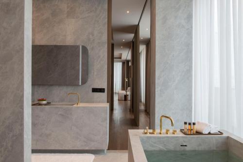 Signature Suite