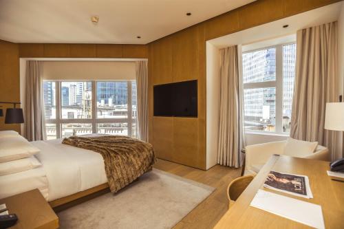 Deluxe Room with One King Bed