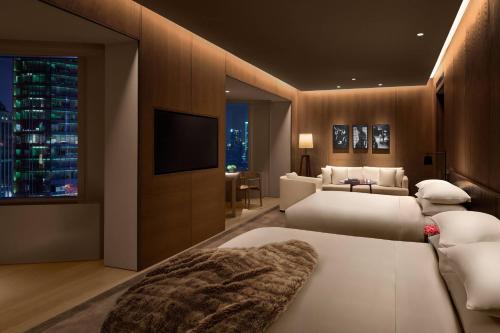 City View Loft with Two Queen Beds