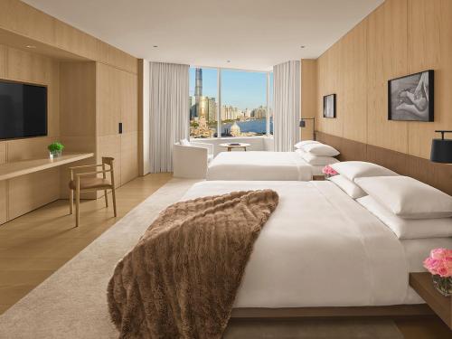 Pearl Tower View Queen Beds Room