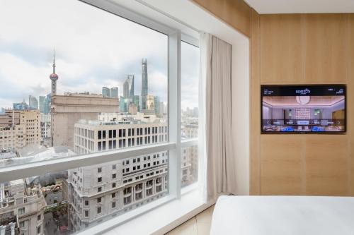 Pearl Tower View King Bed Room