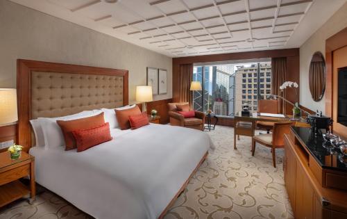Club City View King Room