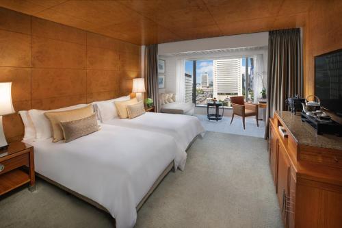 Club Statue Square View Twin Room