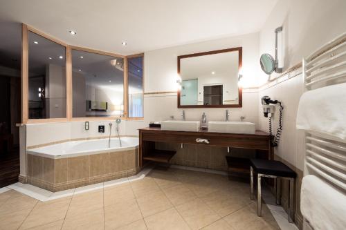 Deluxe Double Room with Balcony in the Alpenschlössel