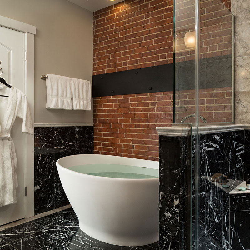 Deluxe King Suite