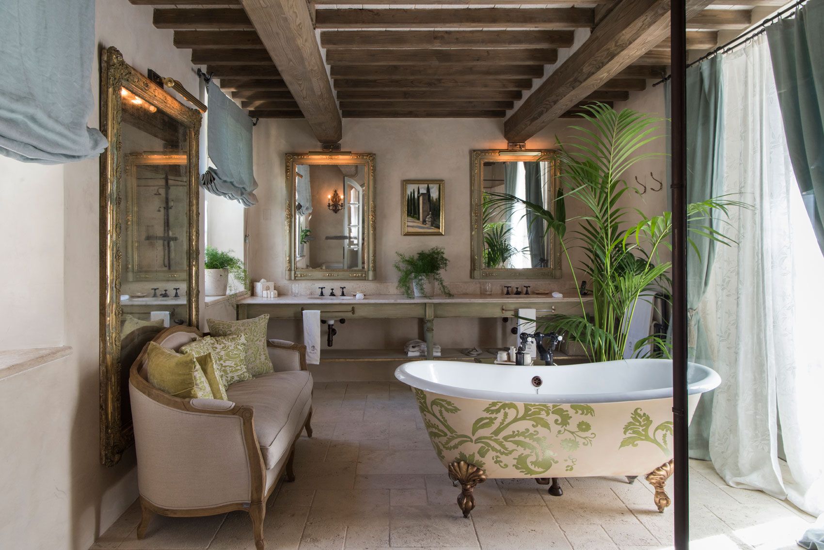 Pool Suite Dina Ferri