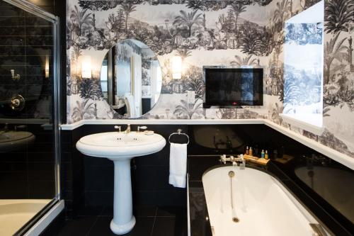 Signature Suite