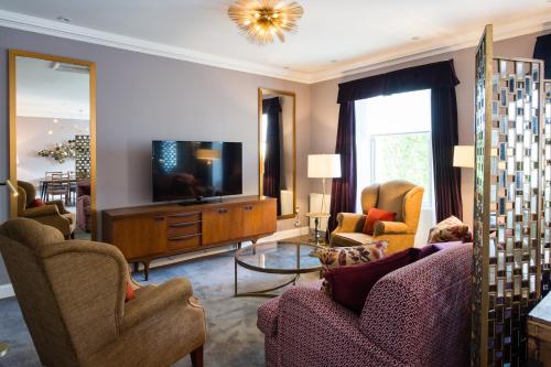 Signature Suite