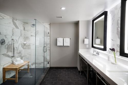 Standard King Suite