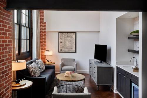Standard King Suite
