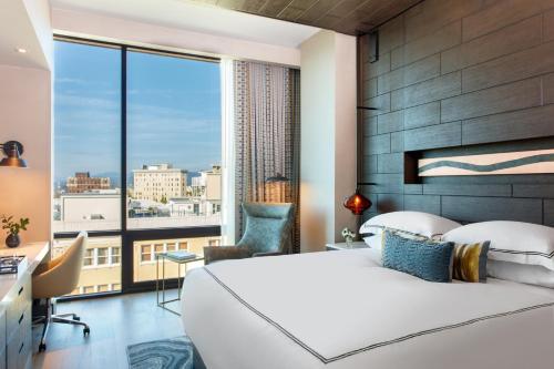 Essential King Room with City View