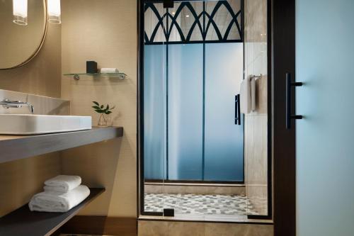 Essential King Room with Mountain View