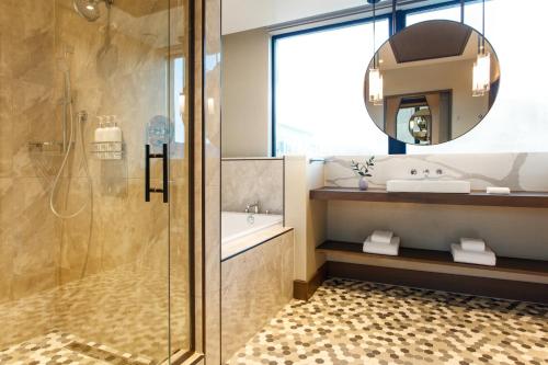 King Suite with View