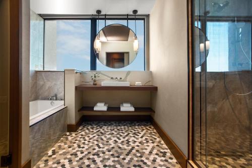 Essential King Room with Mountain View