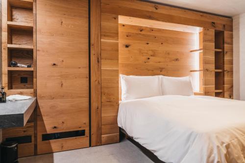One Bedroom Apartment