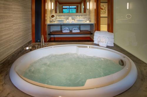 Suite with Spa Bath