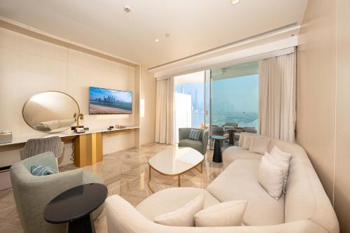Luxe 2 Bedroom Suite with Sea View