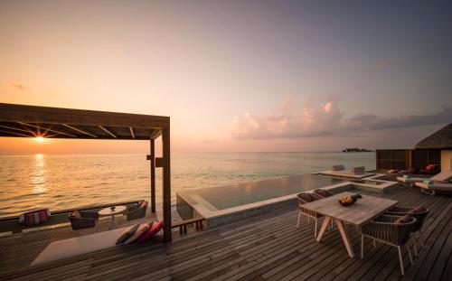 Sunset Two-Bedroom Water Suite with Pool - Room Rate inclusive of breakfast for 4 adults