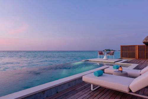 Sunset Two-Bedroom Water Suite with Pool - Room Rate inclusive of breakfast for 4 adults
