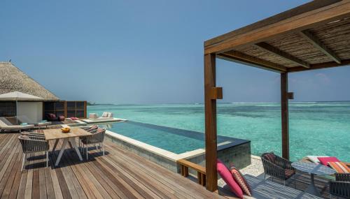 Sunset Two-Bedroom Water Suite with Pool - Room Rate inclusive of breakfast for 4 adults