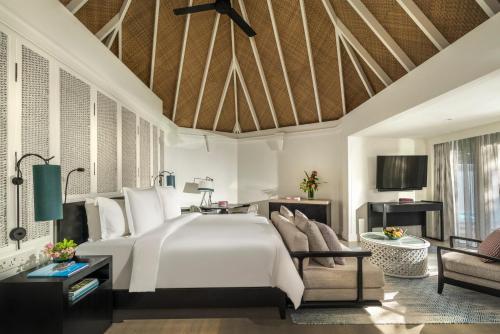 Deluxe Beach Pavilion with Pool King Bed - Room Rate inclusive of breakfast for 2 adults