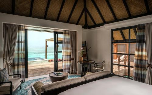 Sunrise Three-Bedroom Water Suite - Room Rate inclusive of breakfast for 6 adults