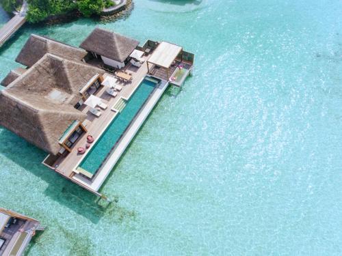 Sunset Three-Bedroom Water Suite - Room Rate inclusive of breakfast for 6 adults