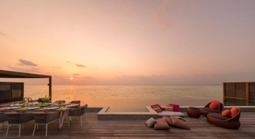 Sunset Three-Bedroom Water Suite - Room Rate inclusive of breakfast for 6 adults