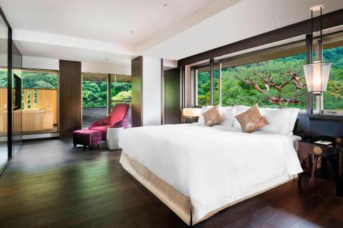 SUIRAN, 1 Bedroom Presidential Suite, 1 King, Mountain view