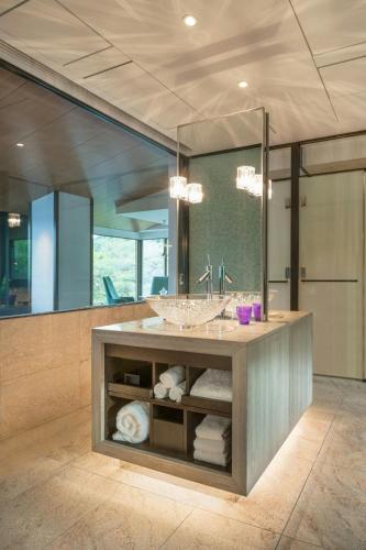 SUIRAN, 1 Bedroom Presidential Suite, 1 King, Mountain view