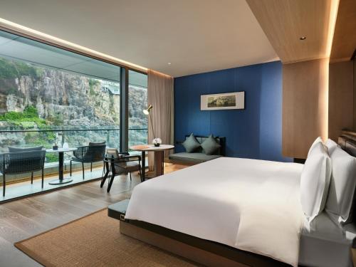 Club Ruby King or Twin Room