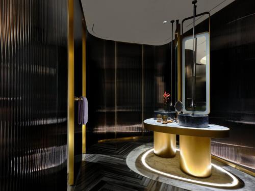 Suite with Underwater View