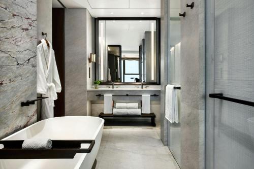 Deluxe Room with 2 Queen Beds and City View