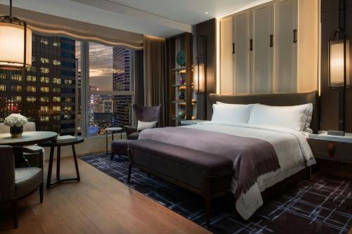 Grand Deluxe King Room with City View