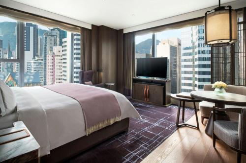 Grand Deluxe King Room with City View