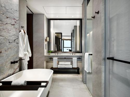 Grand Deluxe Room with 2 Queen Bed and City View