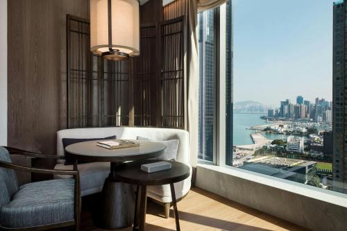 Premier King Room with Partial Harbor View