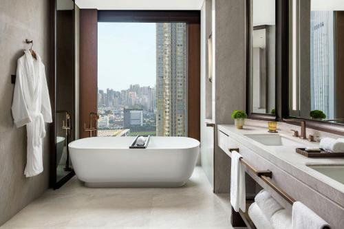 St. Regis Suite, 1 Bedroom Suite, 1 King, City view
