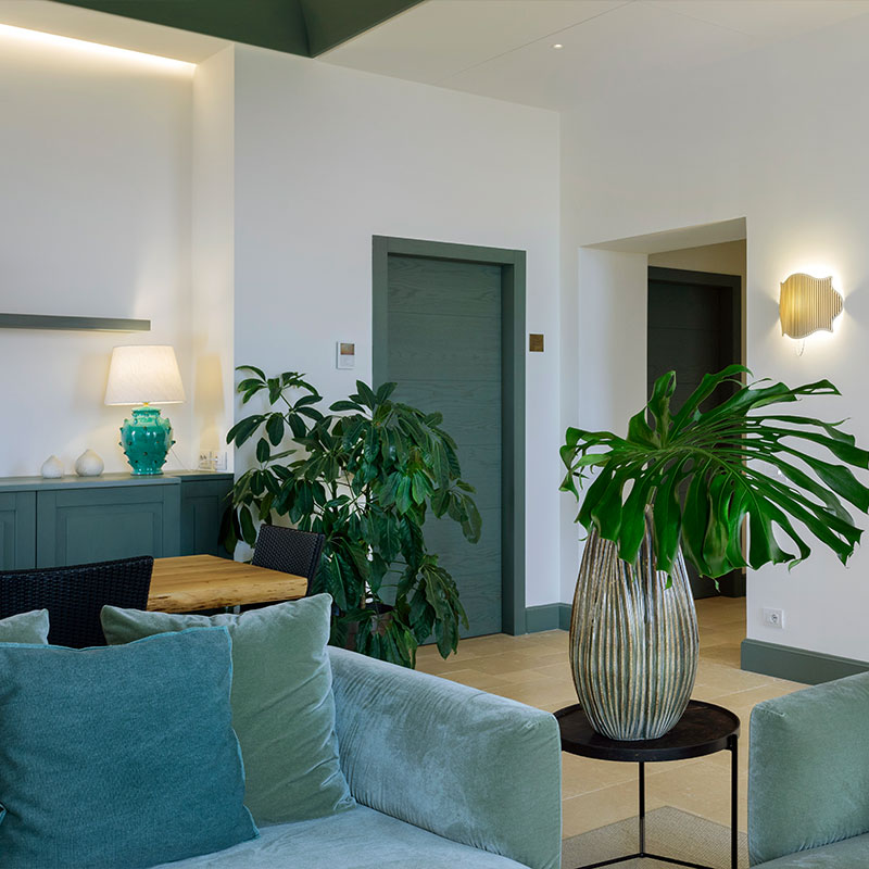 •	Grand Suite with private terrace pool