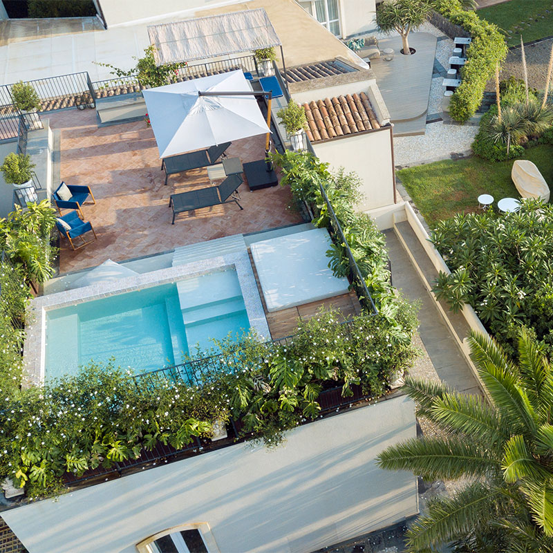 •	Grand Suite with private terrace pool