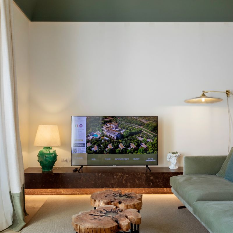 •	Grand Suite with private terrace pool