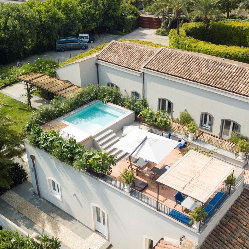 •	Grand Suite with private terrace pool