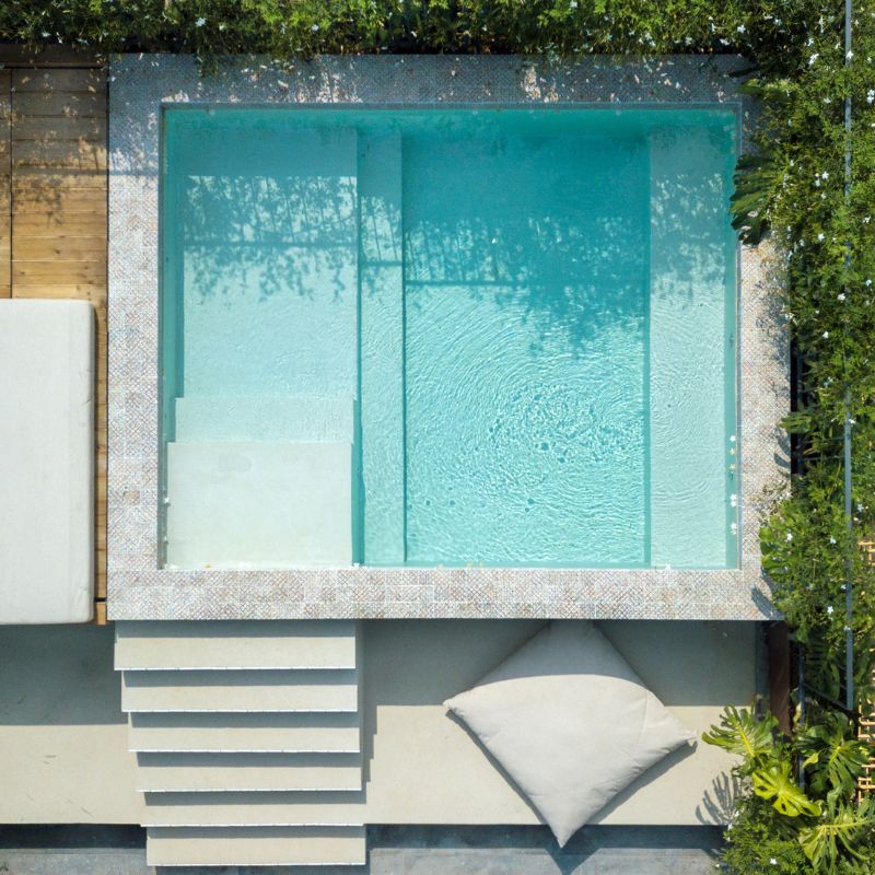 •	Grand Suite with private terrace pool