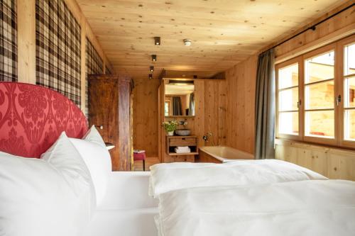 Luxury Chalet (6-10 Adults)