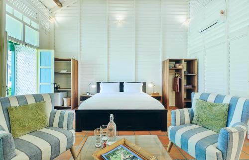 King Bed with Private Garden - Estate House 4