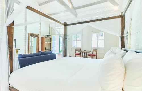 King Bed Suite with Private Garden - Estate House 1